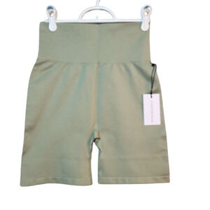We Wore What Seamless Biker Shorts Tea Green Activewear Size M